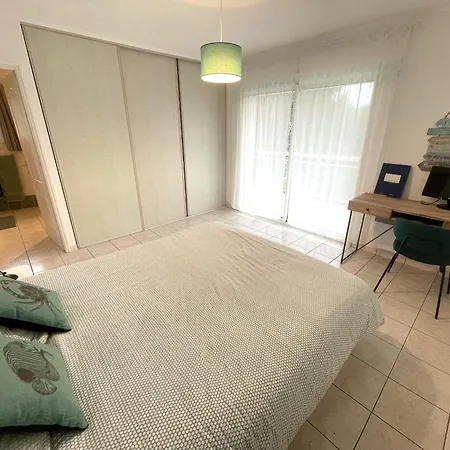 Hébergement de vacances Grande Maison Près Du Phare Avec Wi-fi, Animaux Admis, Parking, Proche Pour 8 Personnes - Fr-1-22-375 *