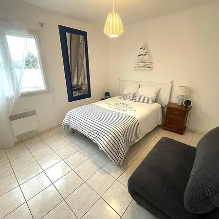 Hébergement de vacances Grande Maison Près Du Phare Avec Wi-fi, Animaux Admis, Parking, Proche Pour 8 Personnes - Fr-1-22-375