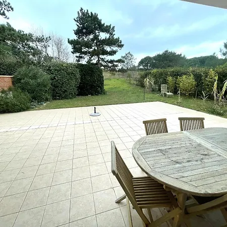 Hébergement de vacances Grande Maison Près Du Phare Avec Wi-fi, Animaux Admis, Parking, Proche Pour 8 Personnes - Fr-1-22-375